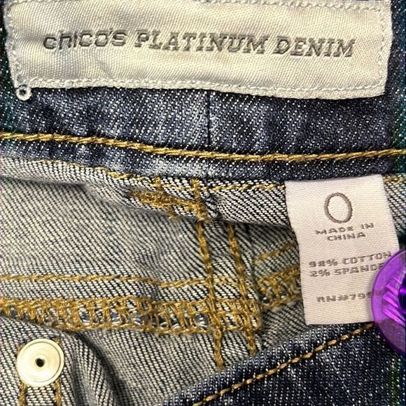 Chico’s Dark Wash Boyfriend Peddle Pushers with Vertical Back Leg Hem- Size 0 - Picture 8 of 9